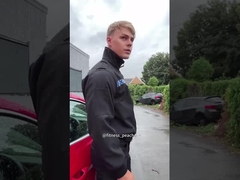 เหนื่อยกับทางเข้าที่เต็มไปด้วยประชาชน